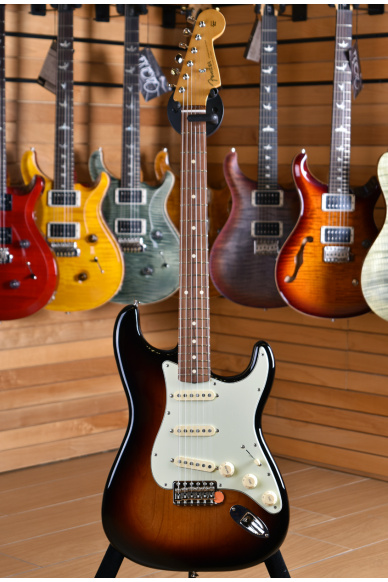 Fender Vintera '60s Stratocaster Pau Ferro Fingerboard 3 Color Sunburst