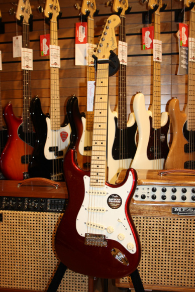 Fender American Standard Stratocaster 2012 Maple Neck Mystic Red