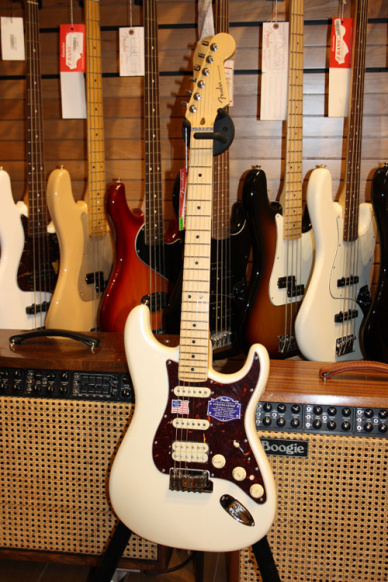 Fender American Deluxe Stratocaster HSS Maple Neck Pearl White