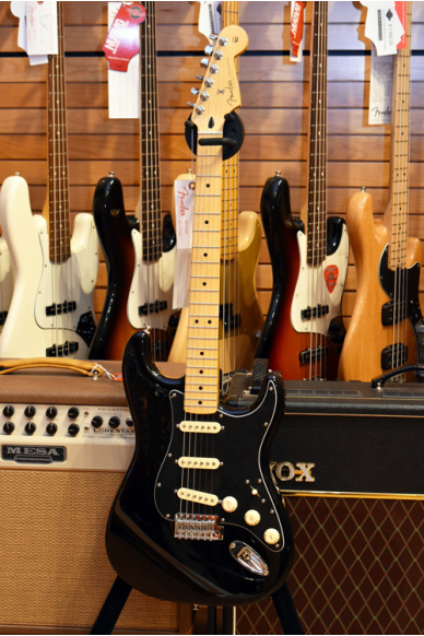 Fender Mexico FSR Stratocaster Maple Fingerboard Black