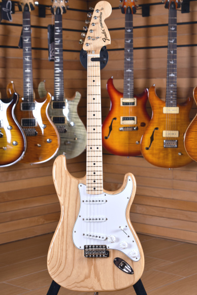 Fender  Stratocaster Classic Series '70 Ash Maple Neck Natural