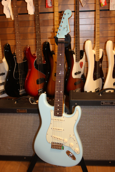 Fender Special Edition '60 Stratocaster Matched Headstock Daphne Blue