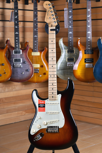 Fender American Professional 2017 Stratocaster Lefty Maple Fingerboard 3 Color Sunburst