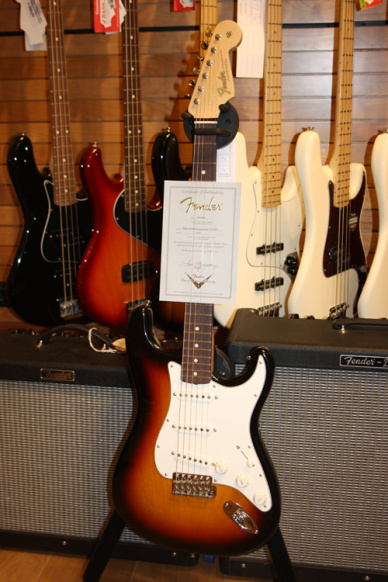 Fender Custom Shop Postmodern Stratocaster N.O.S. Rosewood Fingerboard 3 Color Sunburst