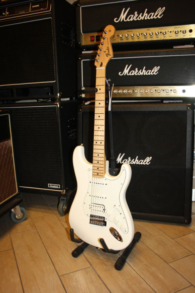 Fender Mexico Standard Stratocaster HSS Maple Neck Olympic White 2011