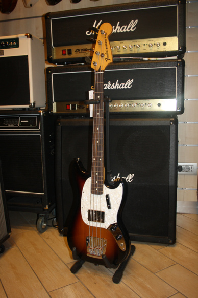 Fender Pawn Shop Mustang Bass 3 Color Sunburst