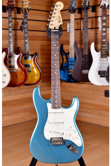 Fender Mexico Standard Stratocaster Rosewood Fingerboard Lake Placid Blue