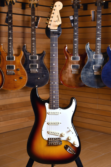 Fender American Vintage Stratocaster '65 3 Color Sunburst