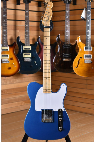 Fender Limited Edition 70th Anniversary Esquire Maple Neck Lake Placid Blue