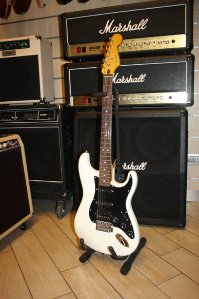 Fender Modern Player Stratocaster HSS Rosewood Olympic White