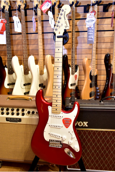 Fender American Special Stratocaster Maple Fingerboard Candy Apple Red