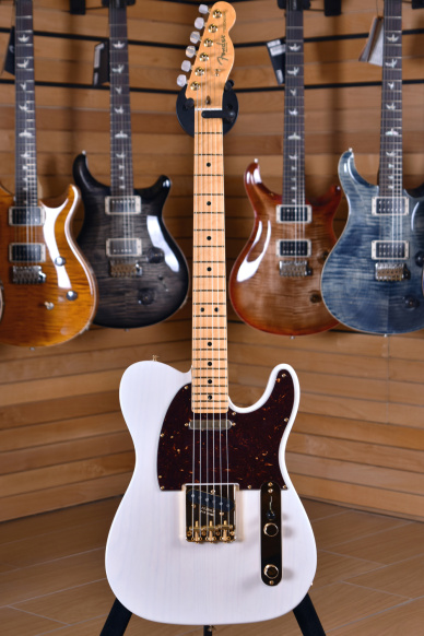 Fender Limited Edition Telecaster Select Lightweight Ash Body Maple Fingerboard White Blonde with Hard Case