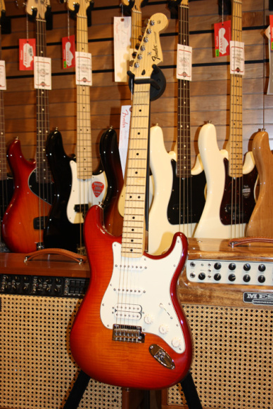 Fender Deluxe Stratocaster HSS Plus Top With iOS Connectivity Aged Cherry burst