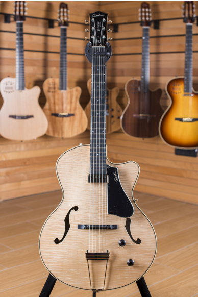 Godin 5th Avenue Jazz Natural Flame AAA