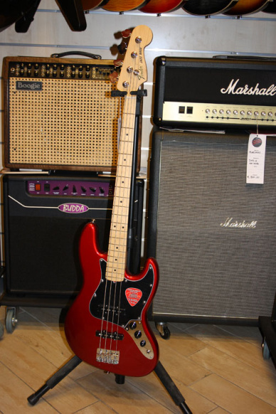 Fender American Special Jazz Bass Maple Neck Candy Apple Red