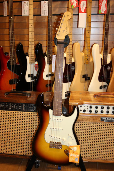 Fender American Vintage Stratocaster '59 Rosewood Fingerboard 3 Color Sunburst