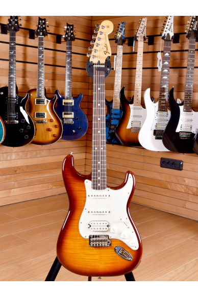 Fender Deluxe Stratocaster HSS Plus Top With iOS Connectivity Tobacco Sunburst