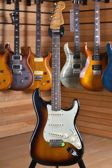Fender Mexico Road Worn '60 Stratocaster 3 Tone Sunburst Pau Ferro Fingerboard