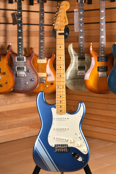 Fender FSR Traditional 50's Stratocaster Maple Fingerboard Lake Placid Blue with Ice Blue Metallic Stripes