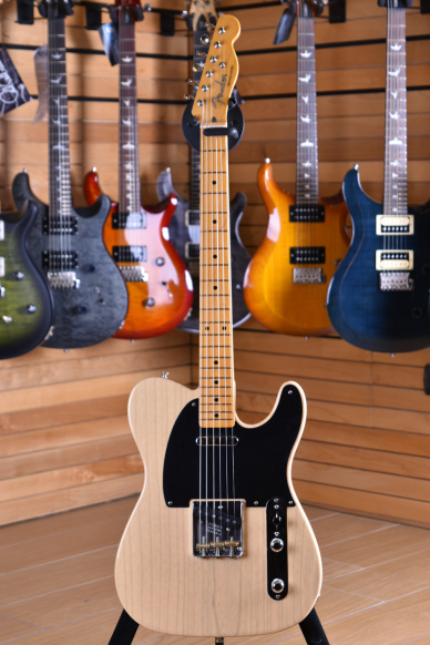 Fender American 70th Anniversary Broadcaster Maple Neck Blackguard Blonde