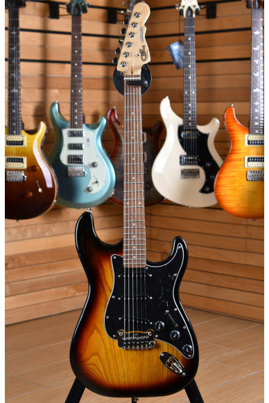 G&L Tribute Legacy Rosewood Fingerboard 3 Tone Sunburst